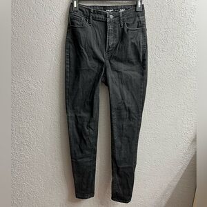 EXTRA HIGH RISE ROCKSTAR
SUPER SKINNY JEANS